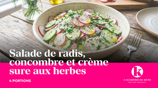 Salade de radis, concombre et crème sure aux herbes